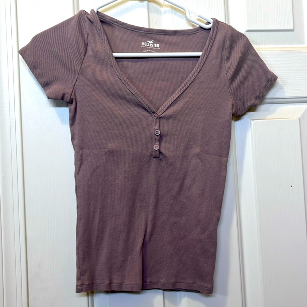 Hollister v neck top